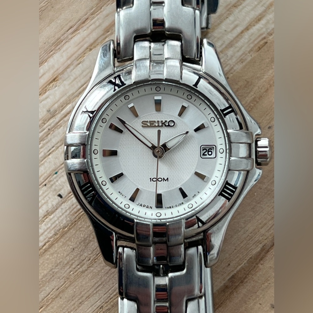 Seiko Ladies Watch Stainless Bracelet White Silver Dial Date Window WR100M
